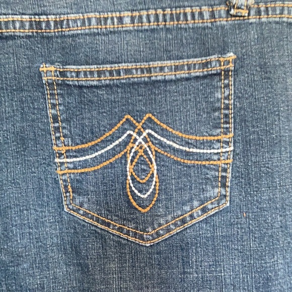 So skinny jean  with decorative stitching on back pockets size 15 - Picture 7 of 17